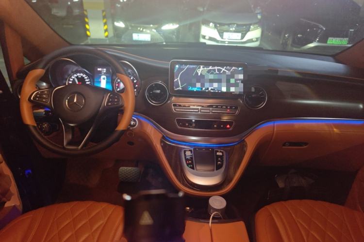 Used Mercedes-Benz V-Class 2022 V 260 Avantgarde Edition Center Console