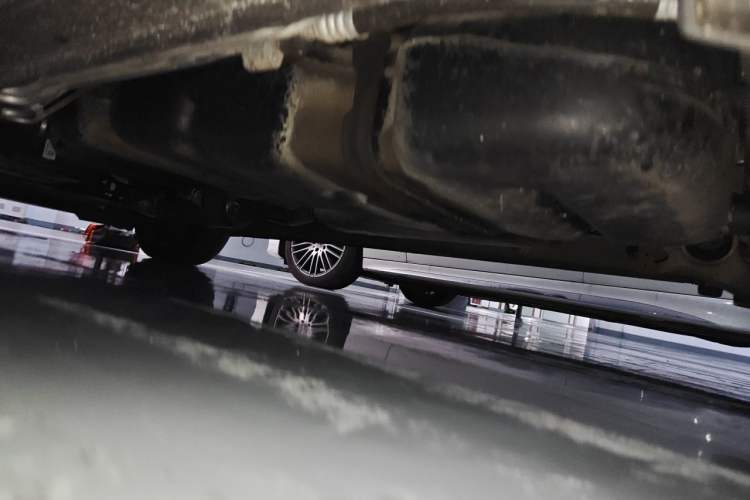 Used Mercedes-Benz V-Class 2022 V 260 Avantgarde Edition Chassis Rear Left
