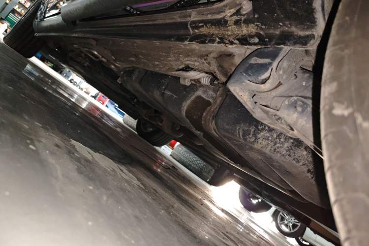Used Mercedes-Benz V-Class 2022 V 260 Avantgarde Edition Chassis Rear Left