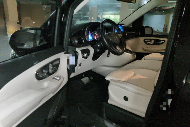 Used Mercedes-Benz V-Class 2022 V 260 Avantgarde Edition Driver Seat