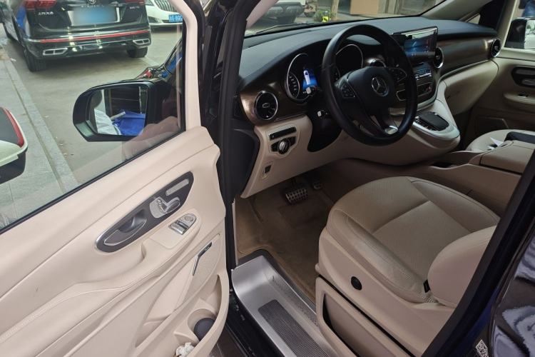 Used Mercedes-Benz V-Class 2022 V 260 Prestige Edition Driver Seat