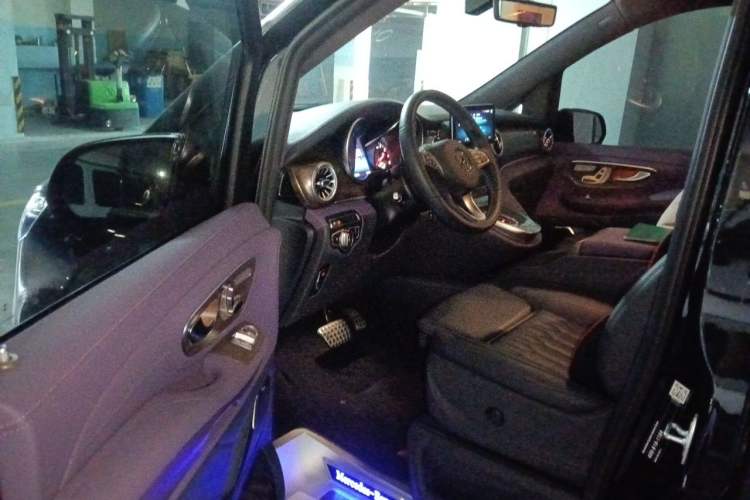 Used Mercedes-Benz V-Class 2022 V 260 L Long Wheelbase Prestige Edition Driver Seat