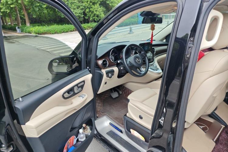 Used Mercedes-Benz V-Class 2022 V 260 Avantgarde Edition Driver Seat