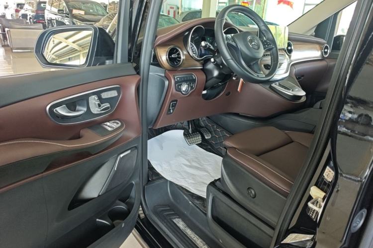 Used Mercedes-Benz V-Class 2022 V 260 Prestige Edition Driver Seat
