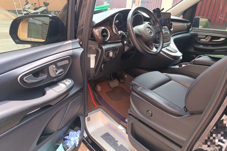 Used Mercedes-Benz V-Class 2022 V 260 Avantgarde Edition Driver Seat