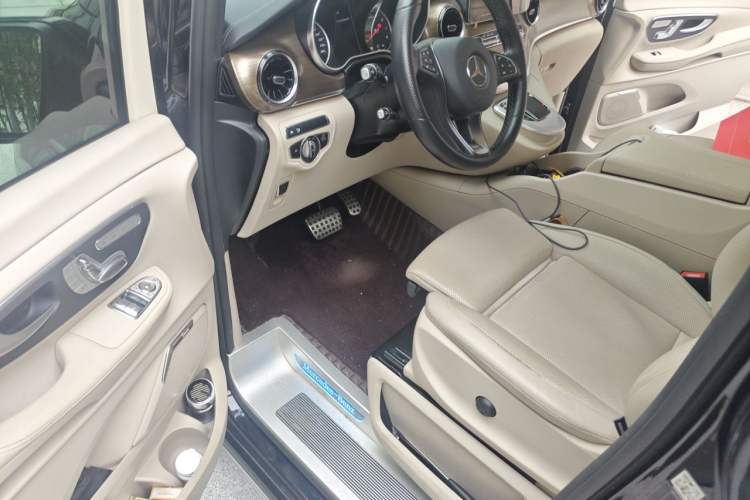 Used Mercedes-Benz V-Class 2022 V 260 L Long-wheelbase Luxury Edition Driver Seat
