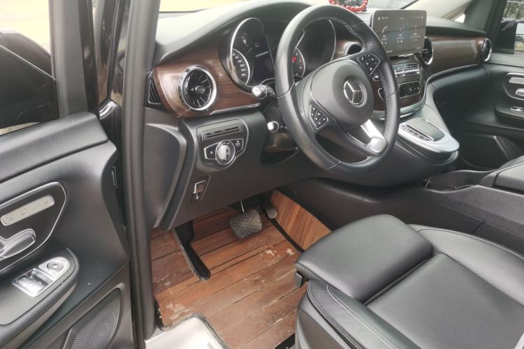 Used Mercedes-Benz V-Class 2022 V 260 Avantgarde Edition Driver Seat