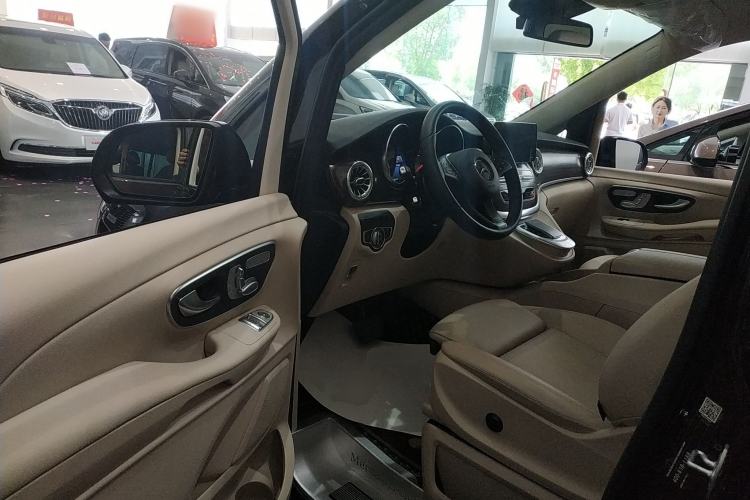 Used Mercedes-Benz V-Class 2022 V 260 Avantgarde Edition Driver Seat