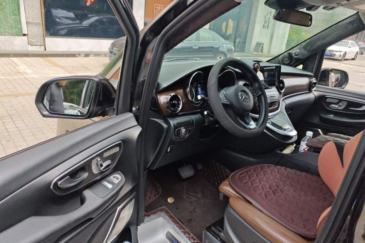 Used Mercedes-Benz V-Class 2022 V 260 Avantgarde Edition Driver Seat