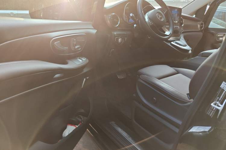 Used Mercedes-Benz V-Class 2022 V 260 Prestige Edition Driver Seat
