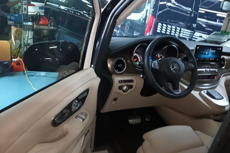 Used Mercedes-Benz V-Class 2022 V 260 L Long-wheelbase Luxury Edition Driver Seat
