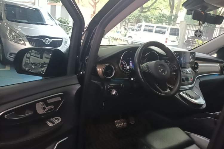 Used Mercedes-Benz V-Class 2022 V 260 L Long-wheelbase Luxury Edition Driver Seat