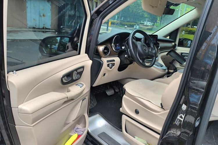 Used Mercedes-Benz V-Class 2022 V 260 L Long Wheelbase Prestige Edition Driver Seat