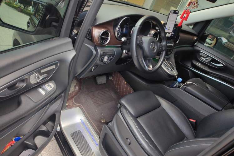 Used Mercedes-Benz V-Class 2022 V 260 Avantgarde Edition Driver Seat