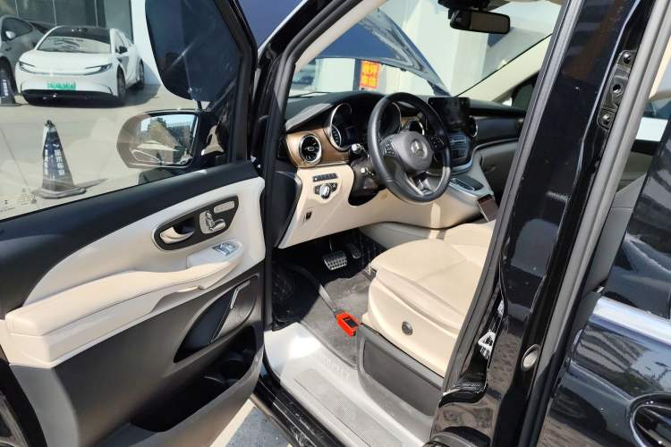 Used Mercedes-Benz V-Class 2022 V 260 Prestige Edition Driver Seat