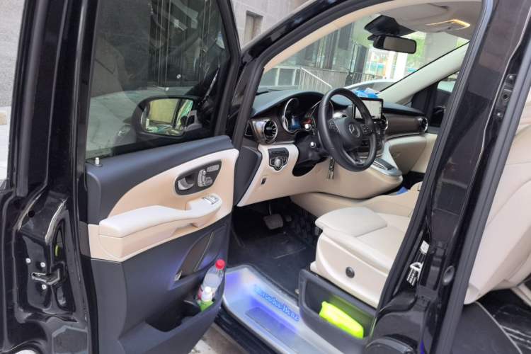 Used Mercedes-Benz V-Class 2022 V 260 Avantgarde Edition Driver Seat