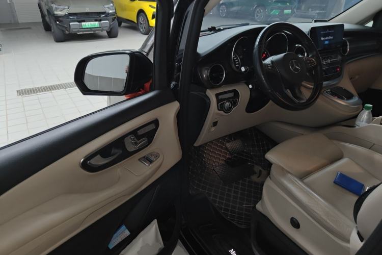 Used Mercedes-Benz V-Class 2022 V 260 Avantgarde Edition Driver Seat