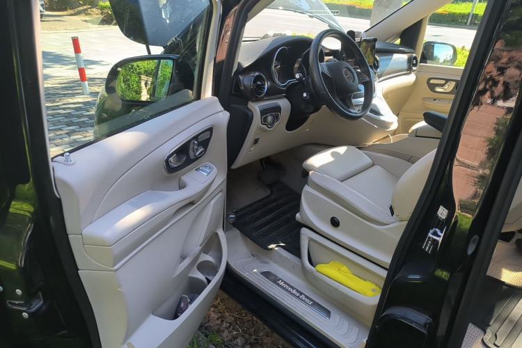 Used Mercedes-Benz V-Class 2022 V 260 Avantgarde Edition Driver Seat