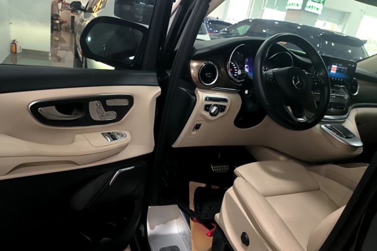 Used Mercedes-Benz V-Class 2022 V 260 Prestige Edition Driver Seat