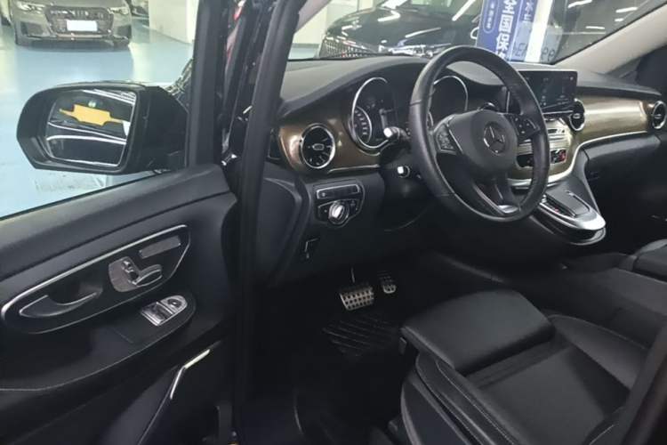 Used Mercedes-Benz V-Class 2022 V 260 Prestige Edition Driver Seat