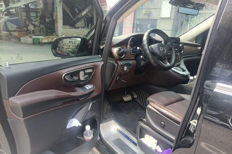 Used Mercedes-Benz V-Class 2022 V 260 L Long Wheelbase Prestige Edition Driver Seat