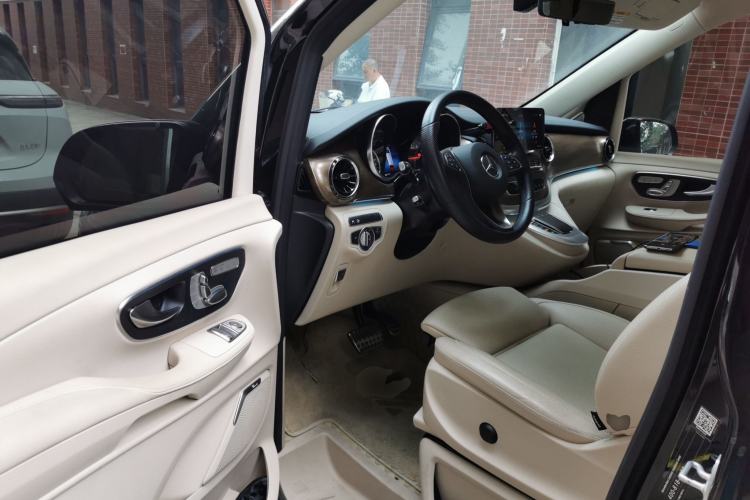 Used Mercedes-Benz V-Class 2022 V 260 L Long Wheelbase Prestige Edition Driver Seat