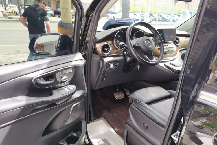 Used Mercedes-Benz V-Class 2022 V 260 Prestige Edition Driver Seat