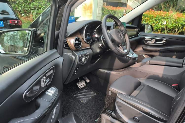Used Mercedes-Benz V-Class 2022 V 260 Prestige Edition Driver Seat