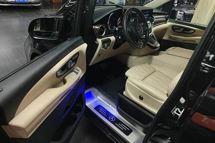 Used Mercedes-Benz V-Class 2022 V 260 Avantgarde Edition Driver Seat
