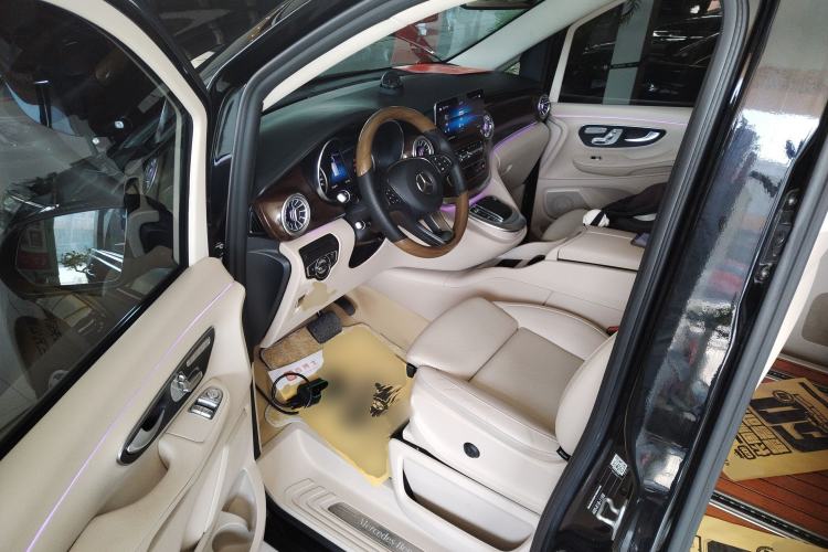 Used Mercedes-Benz V-Class 2022 V 260 Avantgarde Edition Driver Seat