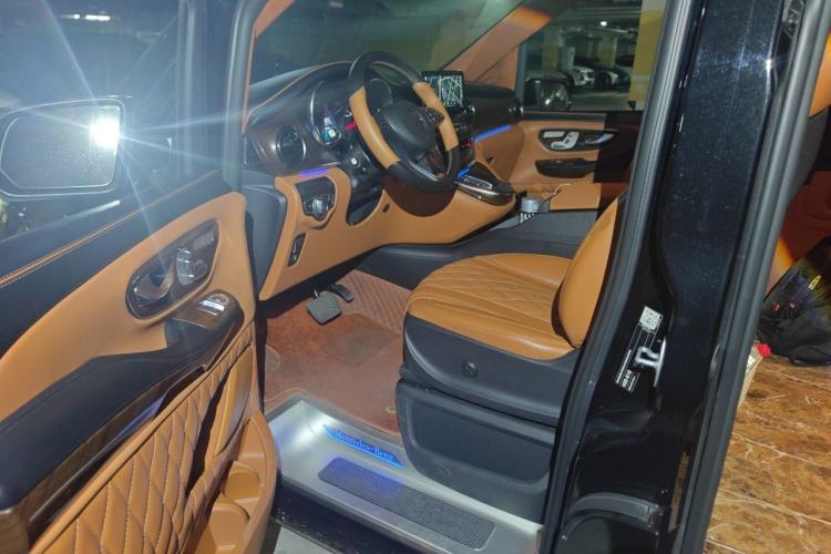 Used Mercedes-Benz V-Class 2022 V 260 Avantgarde Edition Driver Seat