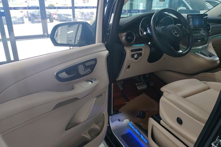 Used Mercedes-Benz V-Class 2022 V 260 L Long Wheelbase Prestige Edition Driver Seat