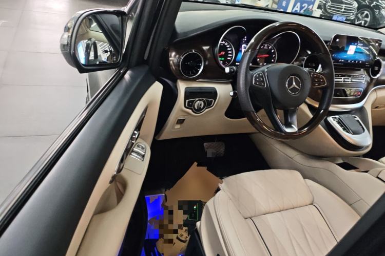 Used Mercedes-Benz V-Class 2022 V 260 Avantgarde Edition Driver Seat