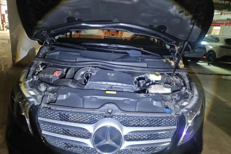 Used Mercedes-Benz V-Class 2022 V 260 Avantgarde Edition Engine Bay