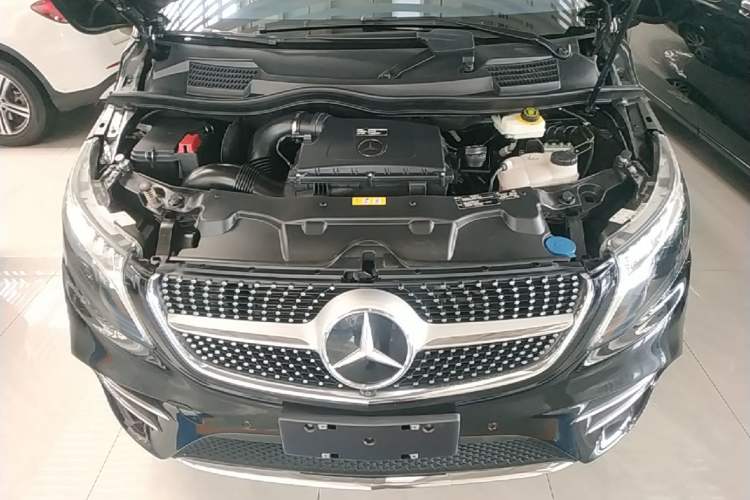 Used Mercedes-Benz V-Class 2022 V 260 L Long-wheelbase Luxury Edition Engine Bay