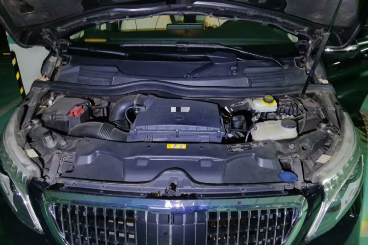 Used Mercedes-Benz V-Class  Engine Bay