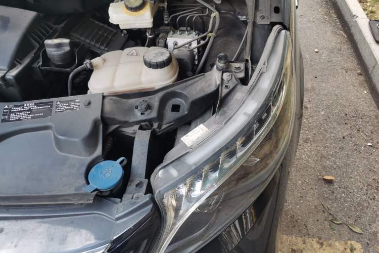 Used Mercedes-Benz V-Class 2022 V 260 Avantgarde Edition Engine Bay Left