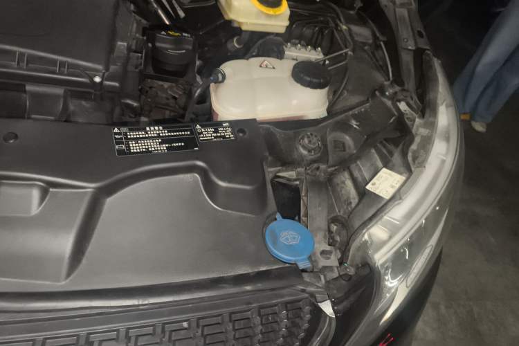 Used Mercedes-Benz V-Class 2022 V 260 L Long-wheelbase Luxury Edition Engine Bay Left