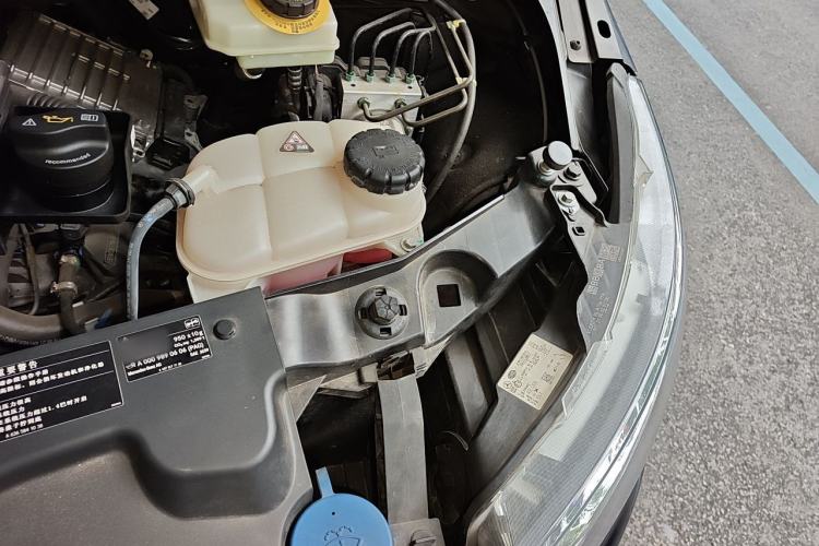 Used Mercedes-Benz V-Class 2022 V 260 L Long-wheelbase Luxury Edition Engine Bay Left