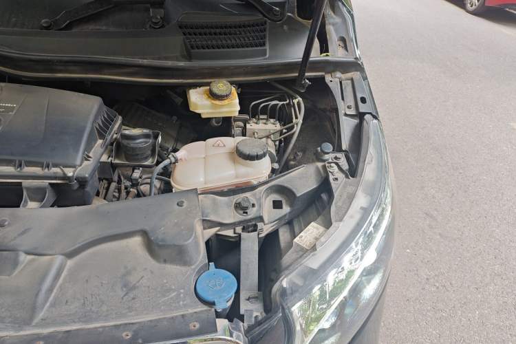 Used Mercedes-Benz V-Class 2022 V 260 Avantgarde Edition Engine Bay Left