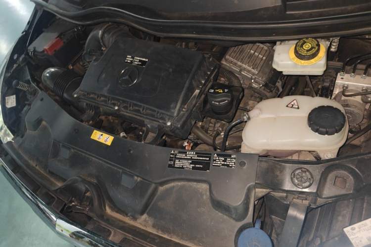 Used Mercedes-Benz V-Class  Engine Bay Left