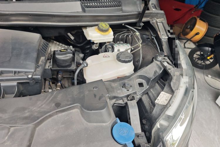 Used Mercedes-Benz V-Class 2022 V 260 L Long Wheelbase Prestige Edition Engine Bay Left