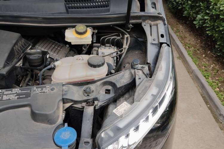 Used Mercedes-Benz V-Class 2022 V 260 Avantgarde Edition Engine Bay Left