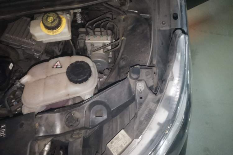 Used Mercedes-Benz V-Class 2022 V 260 Avantgarde Edition Engine Bay Left