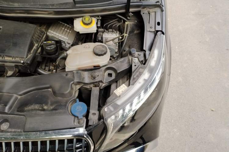 Used Mercedes-Benz V-Class 2022 V 260 L Long Wheelbase Prestige Edition Engine Bay Left