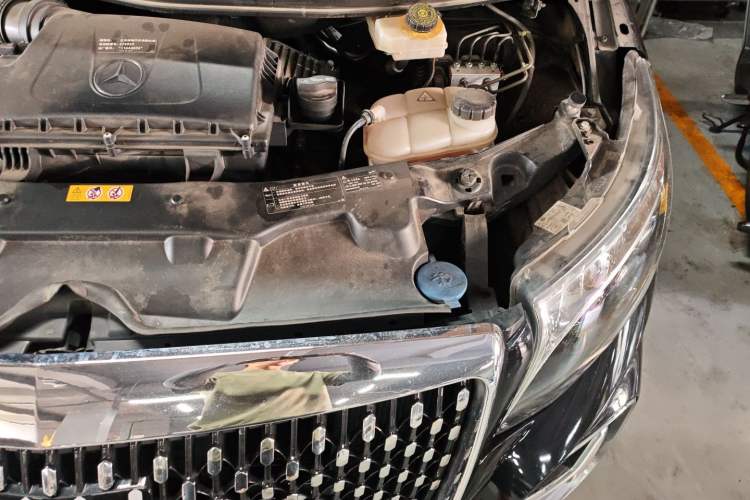Used Mercedes-Benz V-Class 2022 V 260 Avantgarde Edition Engine Bay Left