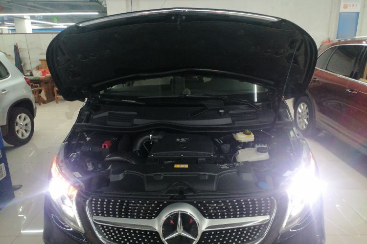 Used Mercedes-Benz V-Class 2022 V 260 L Long-wheelbase Luxury Edition Engine Bay