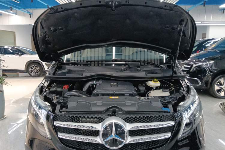 Used Mercedes-Benz V-Class 2022 V 260 Avantgarde Edition Engine Bay
