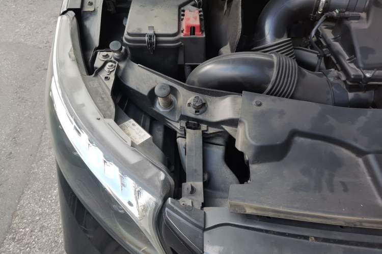 Used Mercedes-Benz V-Class 2022 V 260 Avantgarde Edition Engine Bay Right