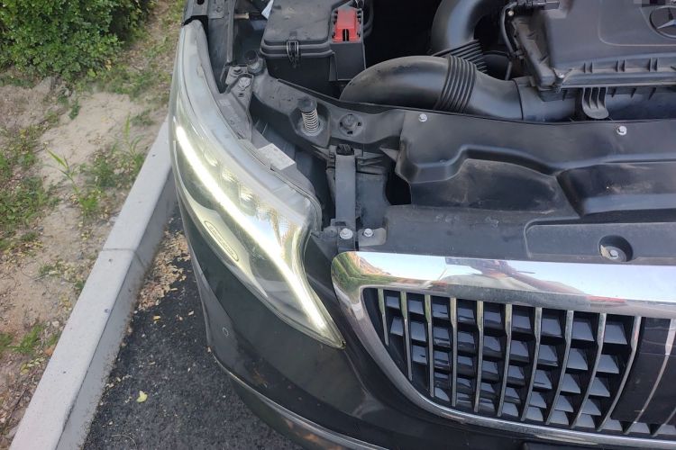 Used Mercedes-Benz V-Class  Engine Bay Right